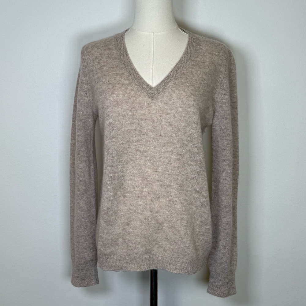 Nordstrom 100% Cashmere Classic V-Neck Long sleeve Sweater Women’s Size Small